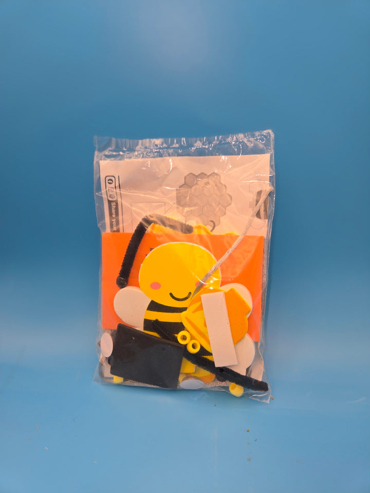 🐝 Buzz into Adventure Reading Box! School-Age (5-7)